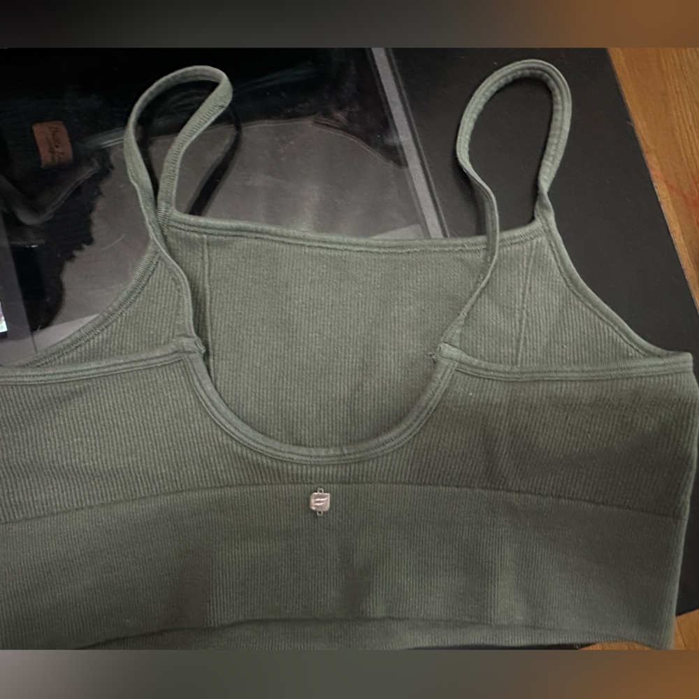 Free w Purchase 🥂 Fabletics Olive Green Sports Bra - Picture 2 of 2